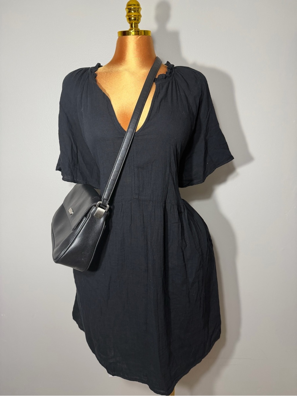 Old Navy Black V-Neck Short Sleeve Dress